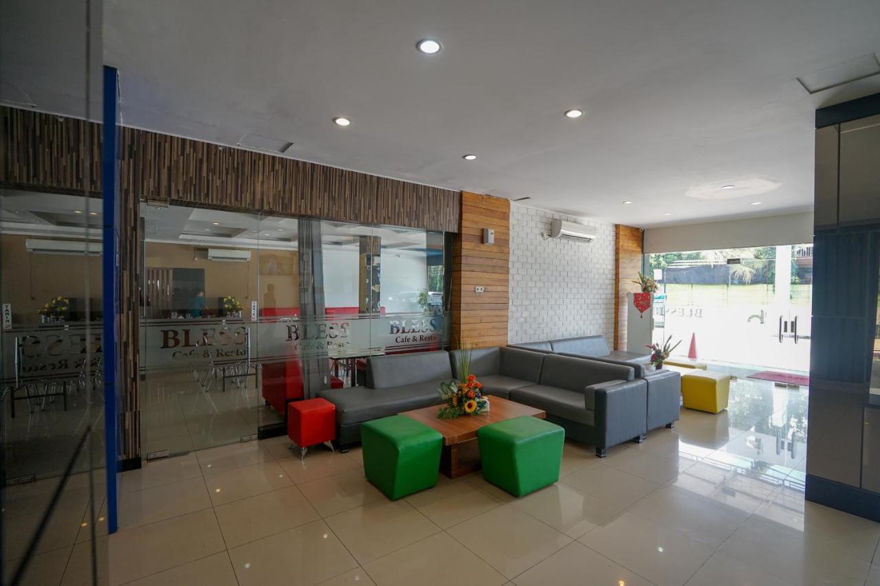 Vaccinated Staff - OYO 575 Blessing Hotel Palembang Exterior foto