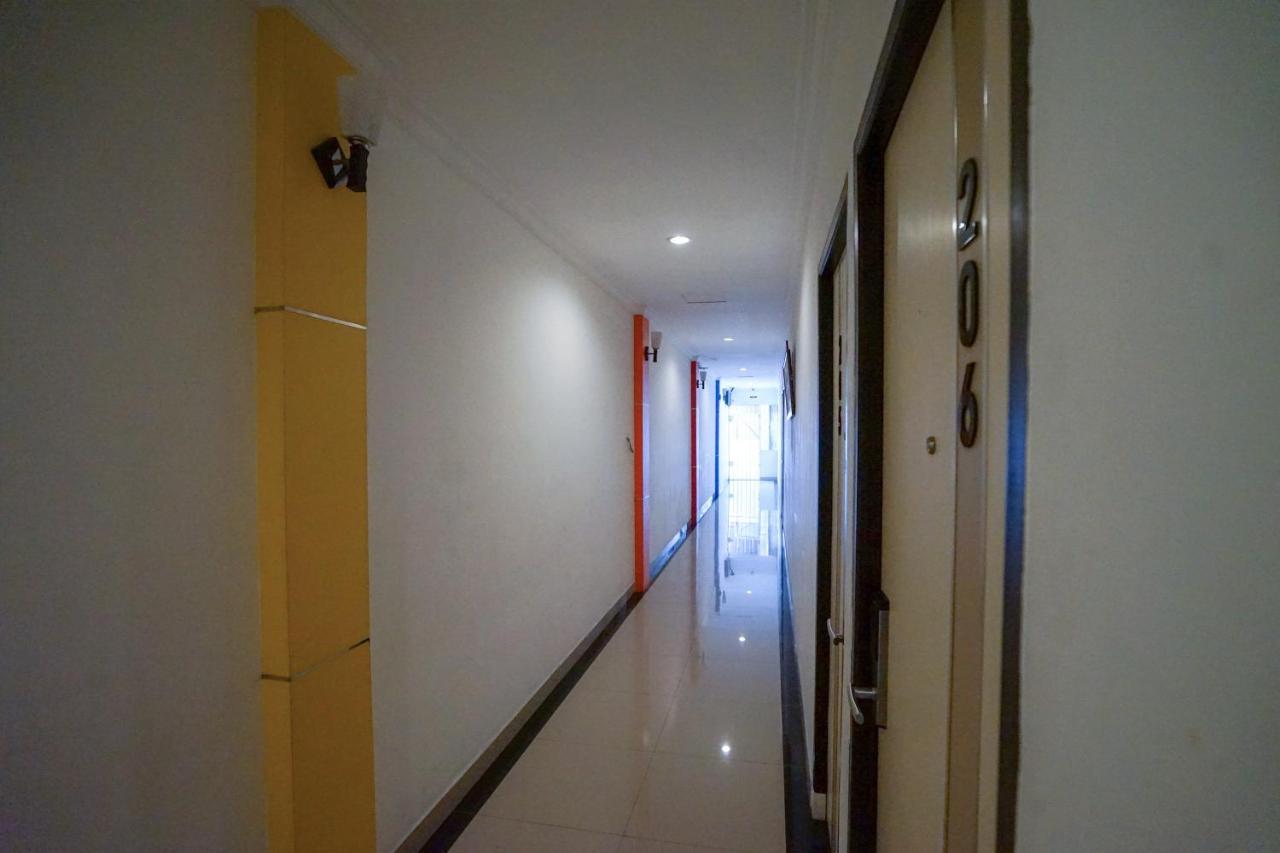 Vaccinated Staff - OYO 575 Blessing Hotel Palembang Exterior foto