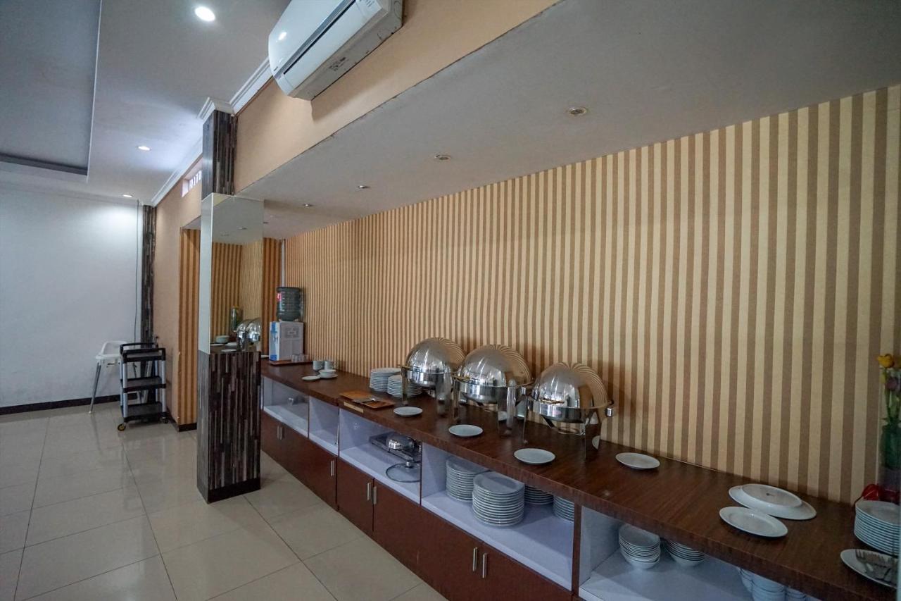Vaccinated Staff - OYO 575 Blessing Hotel Palembang Exterior foto