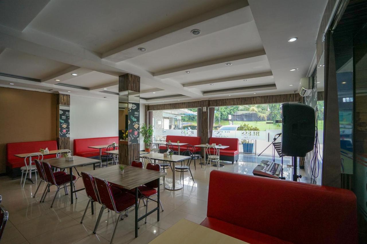Vaccinated Staff - OYO 575 Blessing Hotel Palembang Exterior foto